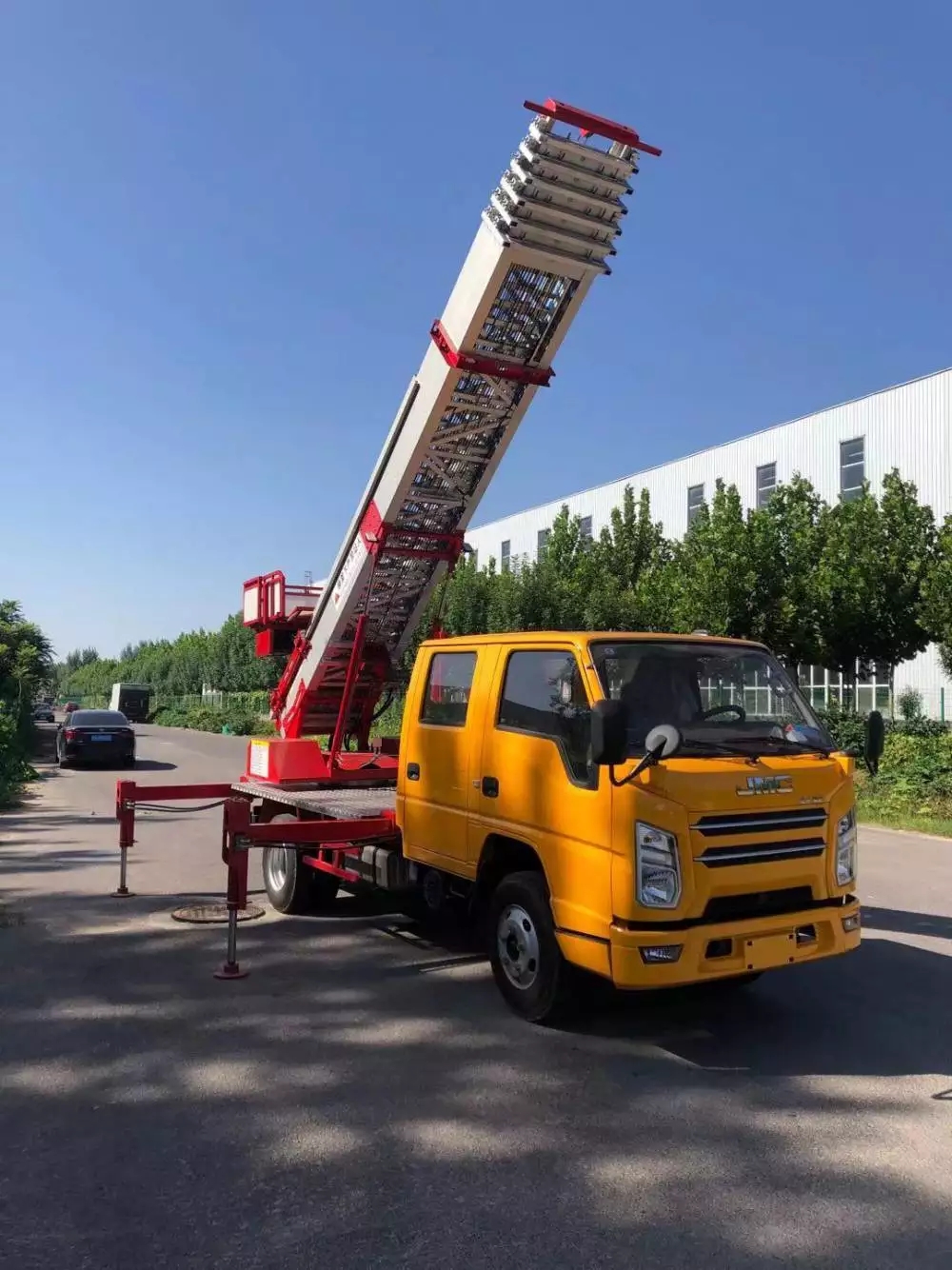 清城附近的云梯车出租服务：轻松解决高空作业需求