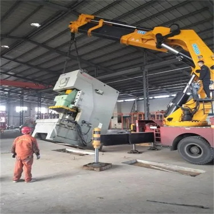 清城80吨折臂吊车出租附近电话